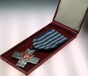 Krzyż Oświęcimski PRL 1985 odznaczenie medal etui